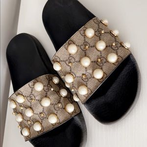 Gucci pearl slides size 8